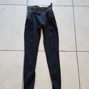 Bombshell sportswear statement leggings